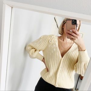 Lady’s Fashion Cashmere Yellow Sweater in excellent condition size Small